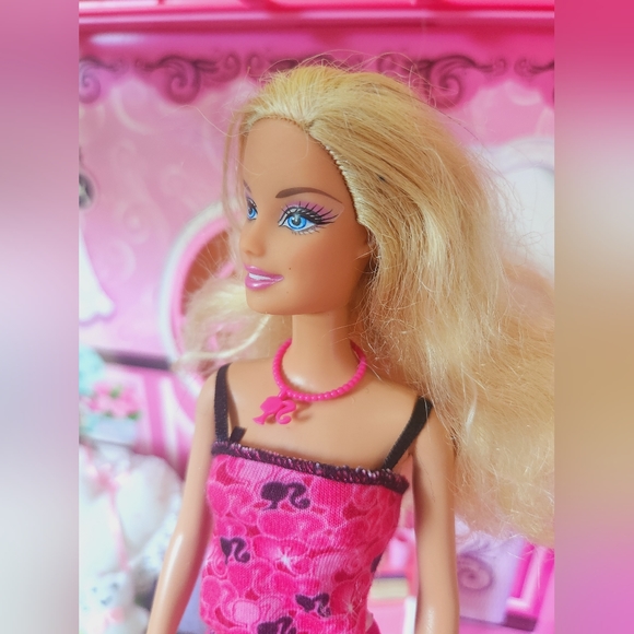 2009 Basic Barbie - Picture 2 of 4